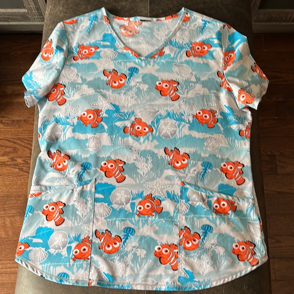 Vibrant Nemo Fish Print Scrub Top: Size Medium